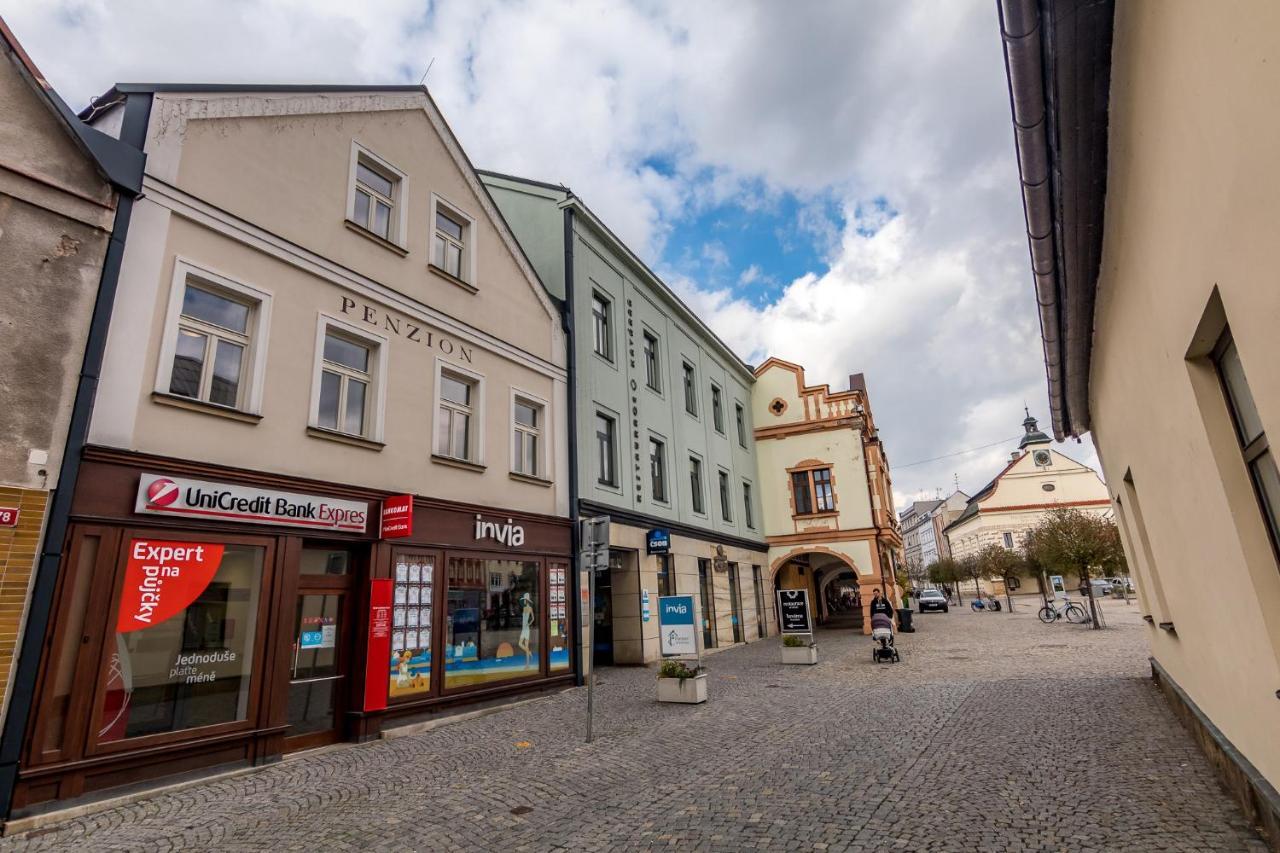 Penzion Na Namesti Двур-Кралове-над-Лабем Екстер'єр фото